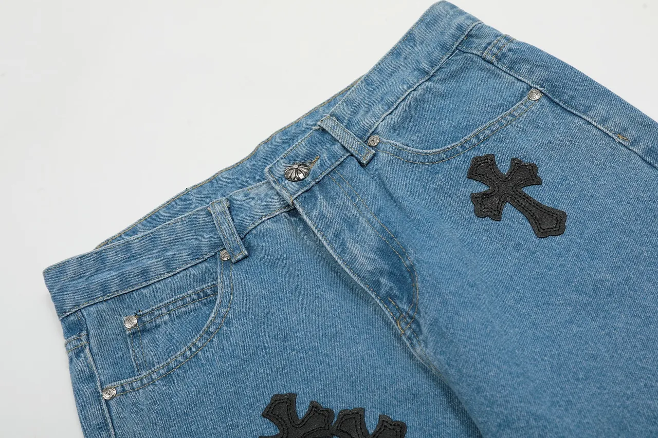 KE975#P230 The only correct leather label version on the market Chrome Hearts CH Cross embroidery distressed jeans Top ceiling quality 100% correct version The correct version is here!  Believe me this must be the best quality you will ever come across! ! Excellent value for money! !  Styles with different washes and textures are very friendly to people with thin legs and thick legs. The straight version is very flattering to the shape of the legs. The moderate length is timeless and easy to match. It is the basis of various styles and a must-have in the wardrobe! ! Add a little stacking to easily control this year's popular clean fit fabric. The fabric is stiff but the upper body is soft without losing texture. The sides and cuffs of some styles have a bone-wash effect. It's really hard not to love it! The outfit effect is immediate! ✅Correctly customize the Croxin metal leather label on the back panel. It is not sold directly with the cross on the finished jeans. 1:1 copying strives for excellence and the details are perfectly grasped. ✅The cross leather label is clear and smooth. Exquisite turning top craftsmanship. ✅Buttons, zippers and hardware are all customized versions of the Croxin LOGO. ✅High-cost washing process. Size: 28 30 32 34 36 (5 sizes)